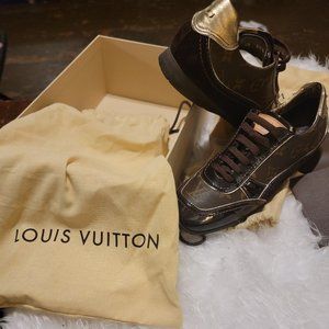 Never worn Louis Vuitton shoes